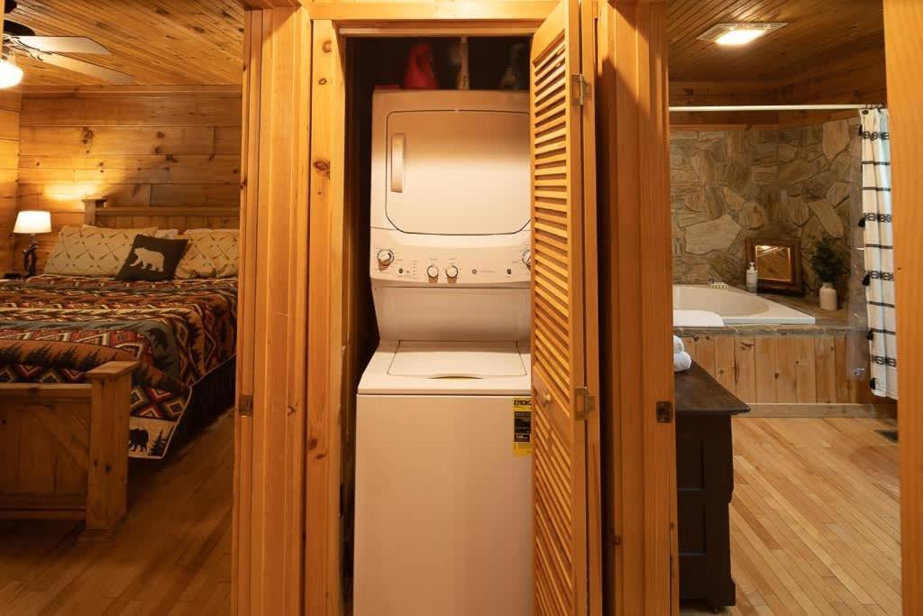 Cozy 'grey Fox' Between Boone &